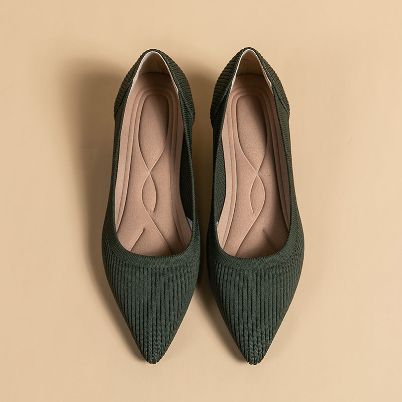 尖ったトゥの浅口プリンセスパンプス・ミドルハイヒール