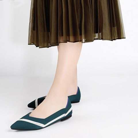 尖ったトゥの浅口フラットシューズ・シングルシューズ