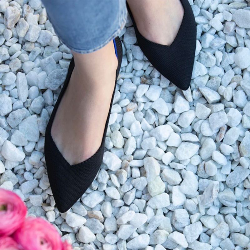 尖ったトゥの浅口フラットシューズ・シングルシューズ