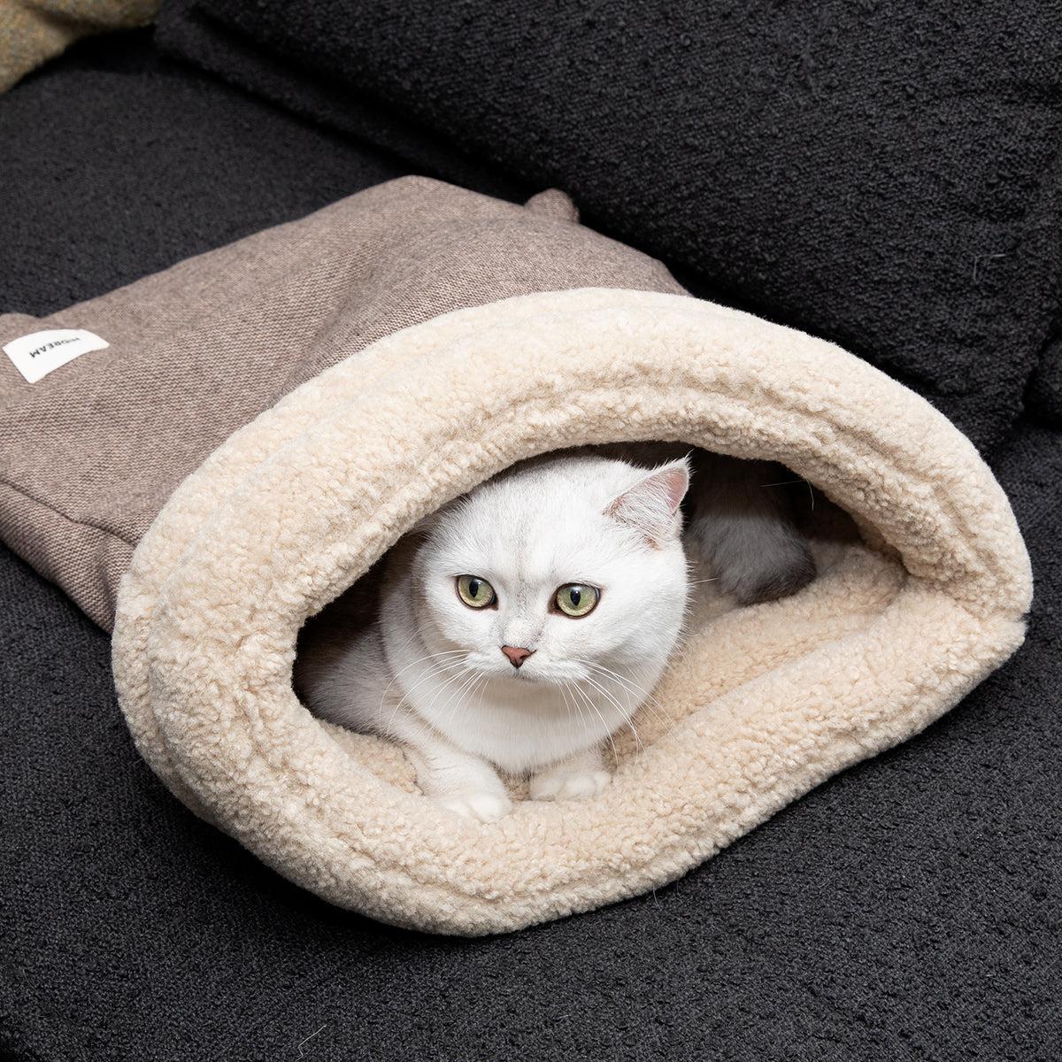 猫用寝袋|裏起毛・厚手・半密閉型・包み込むあったかベッド