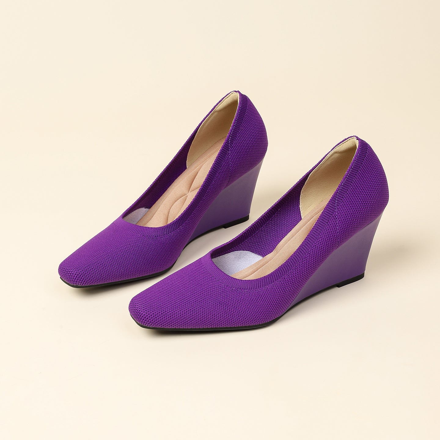 8cmウェッジヒールのストレッチニットパンプス