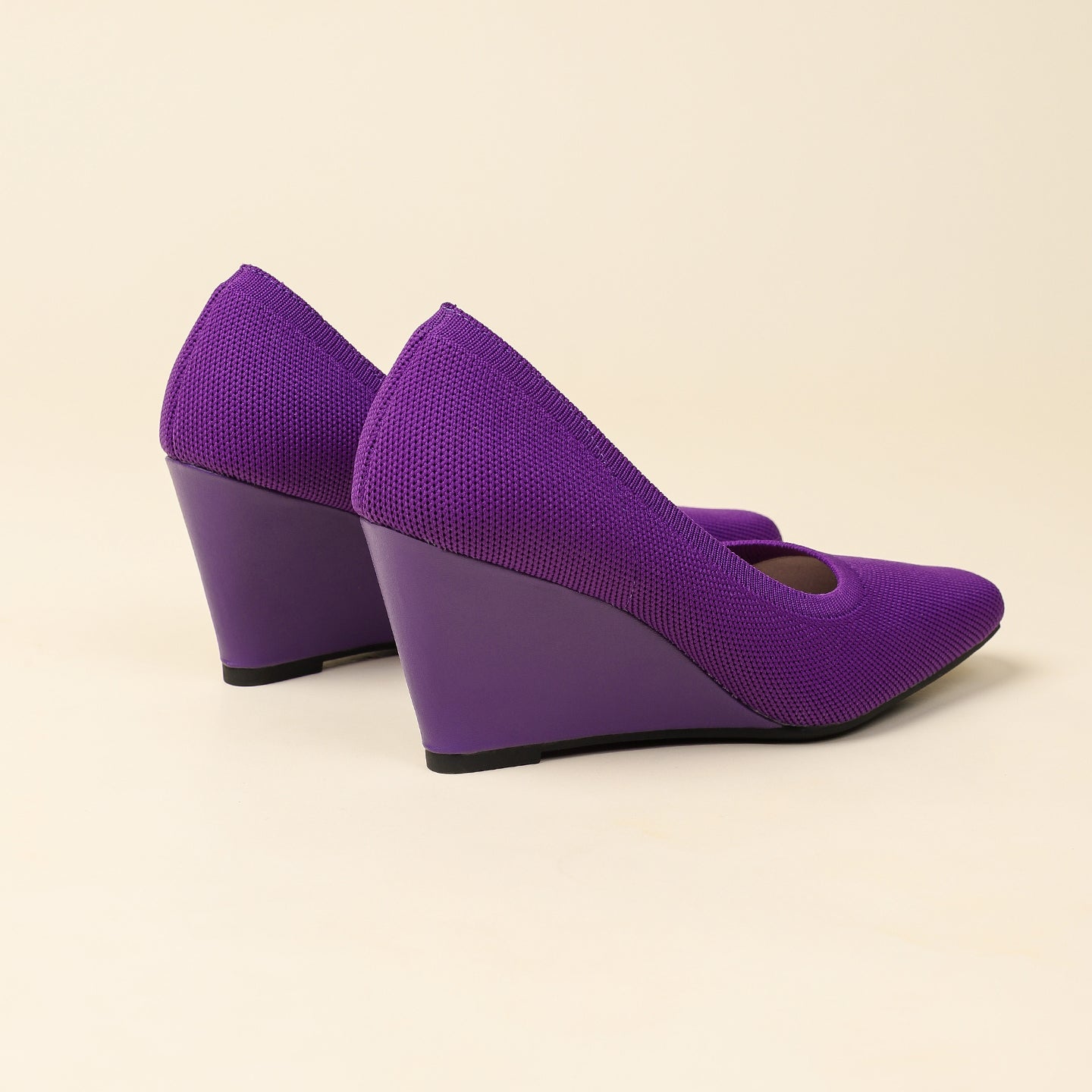 8cmウェッジヒールのストレッチニットパンプス