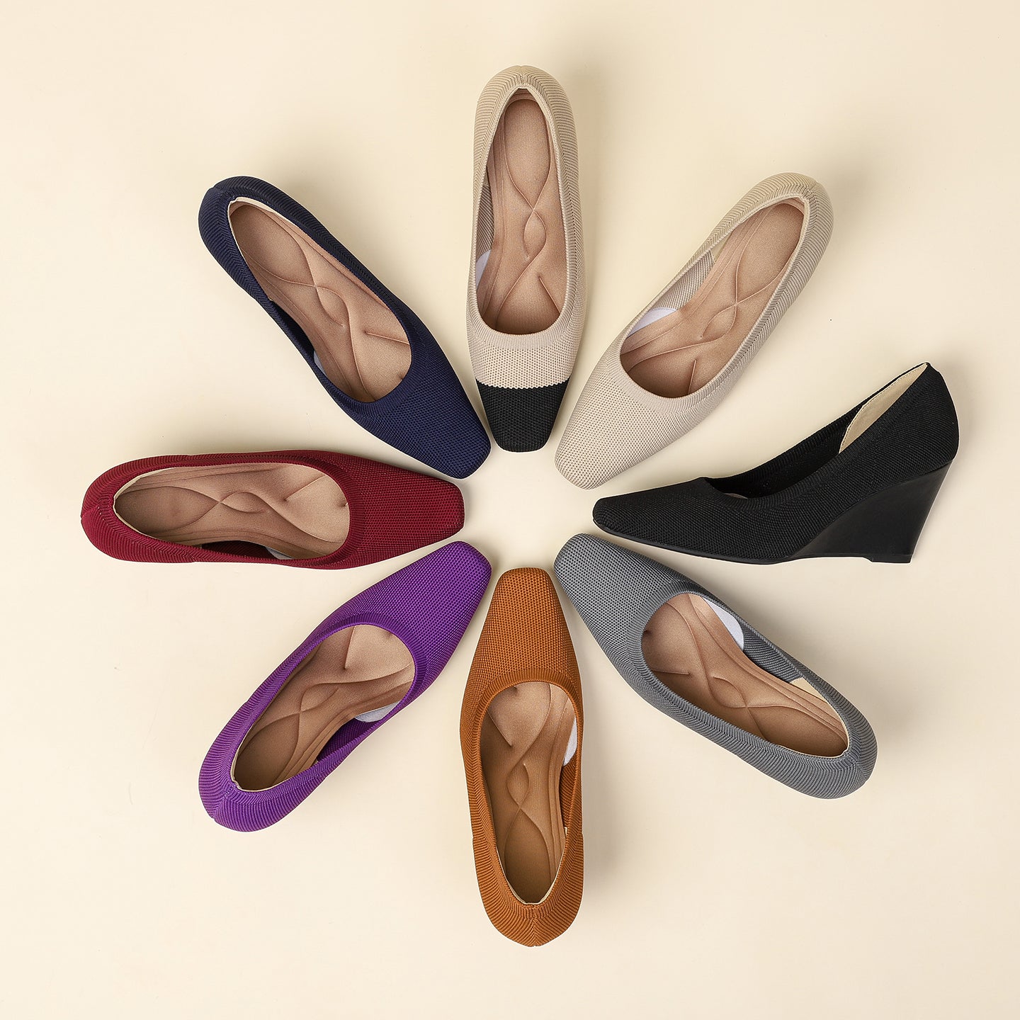 8cmウェッジヒールのストレッチニットパンプス