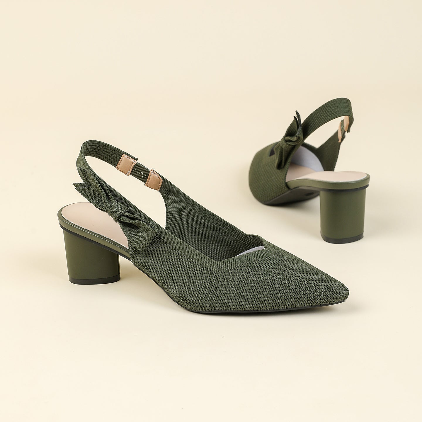 上品な尖頭デザインの後ろリボン付き太ヒールサンダル