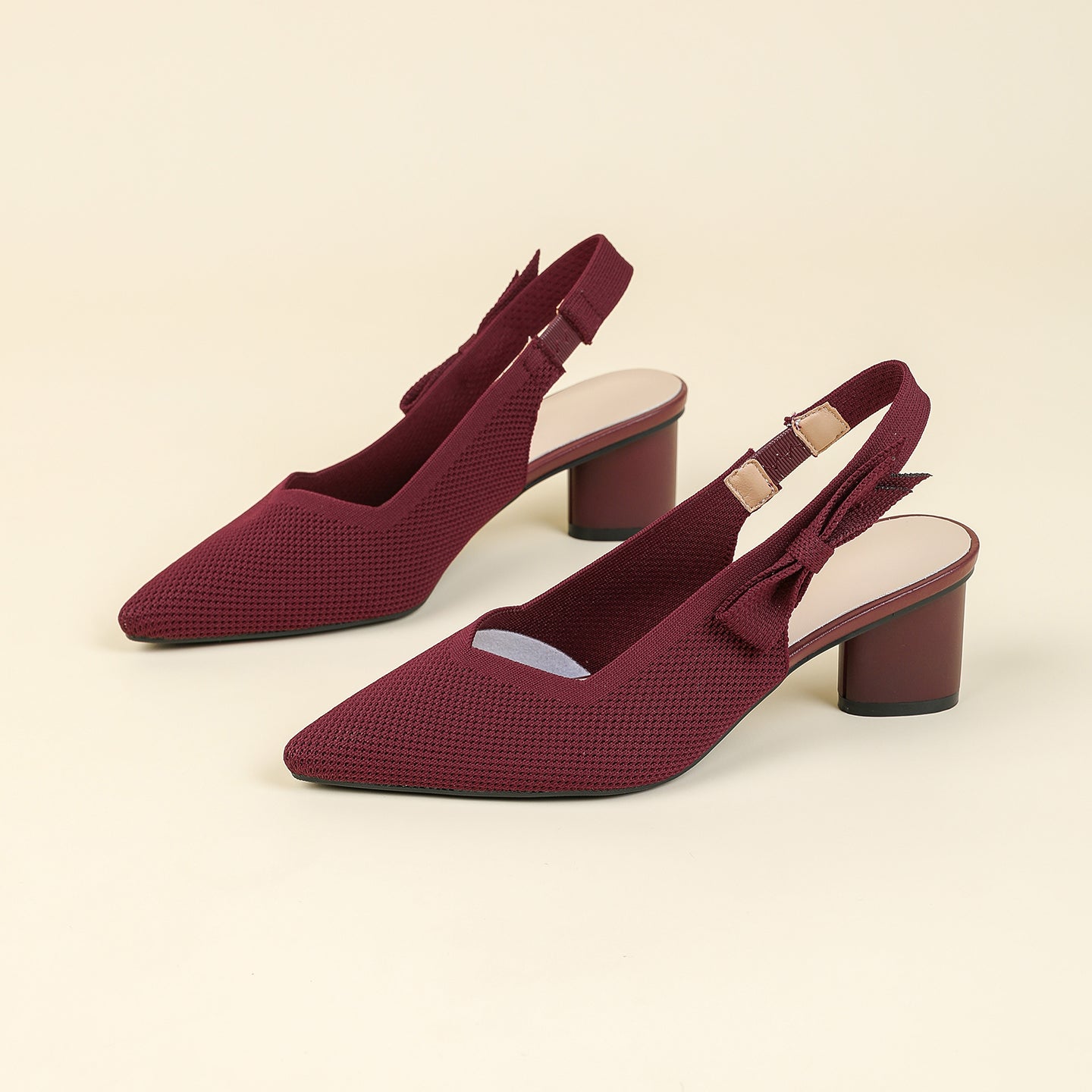 上品な尖頭デザインの後ろリボン付き太ヒールサンダル