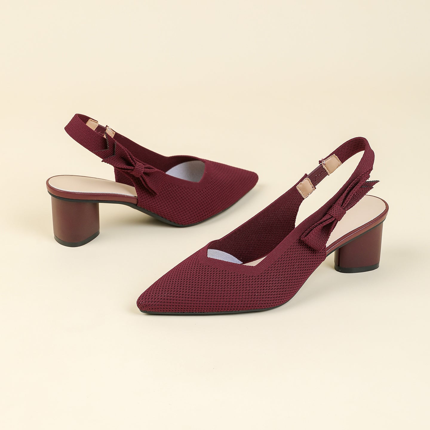 上品な尖頭デザインの後ろリボン付き太ヒールサンダル