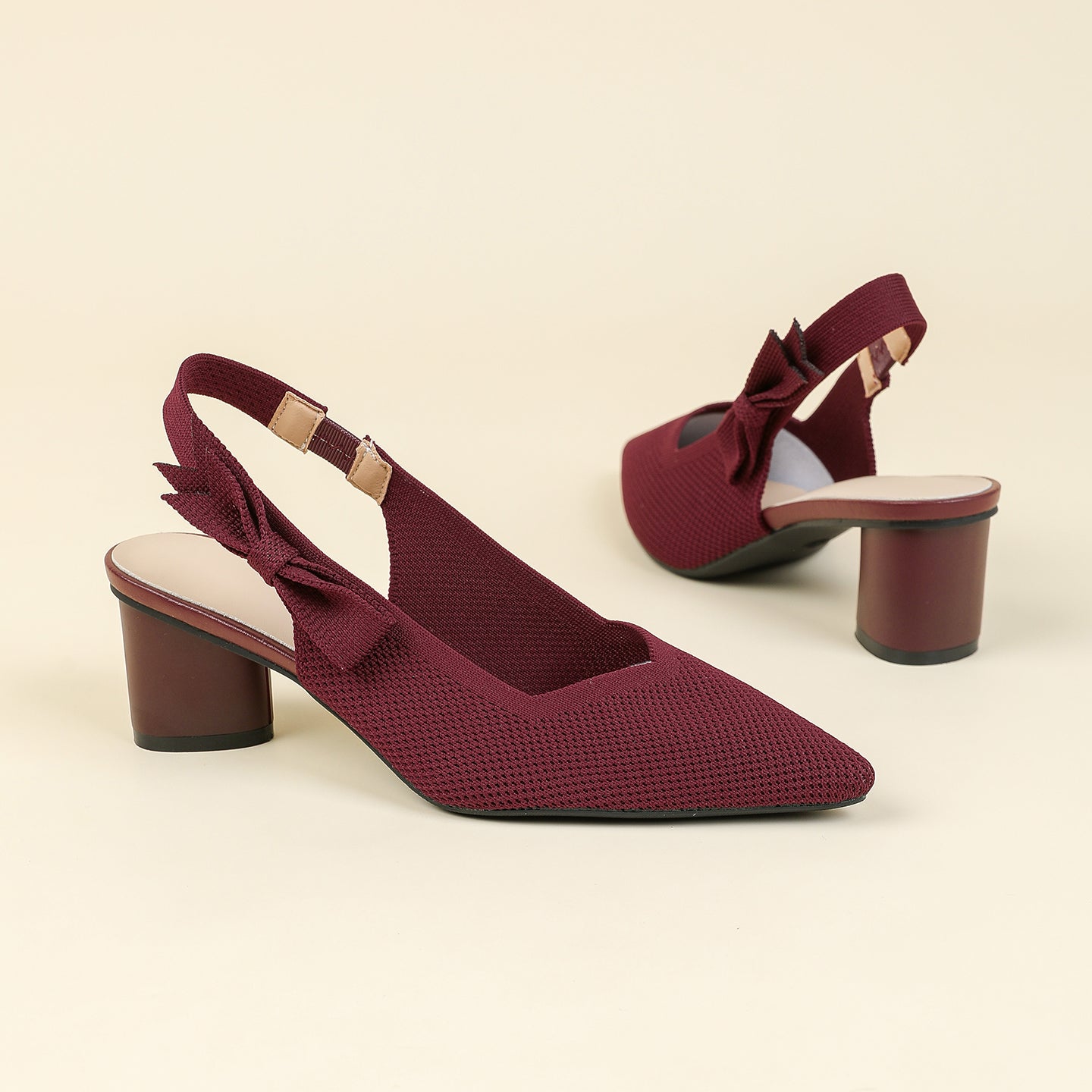 上品な尖頭デザインの後ろリボン付き太ヒールサンダル
