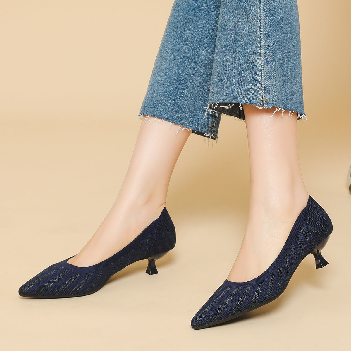 尖頭浅口 4cmキトゥンヒール パンプス