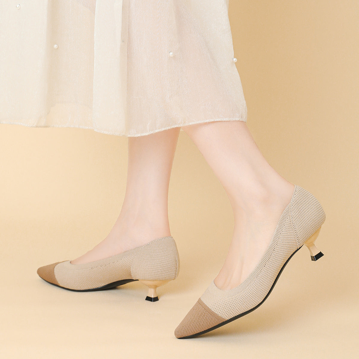 ポインテッドトゥ 浅口 4cmキトゥンヒール パンプス