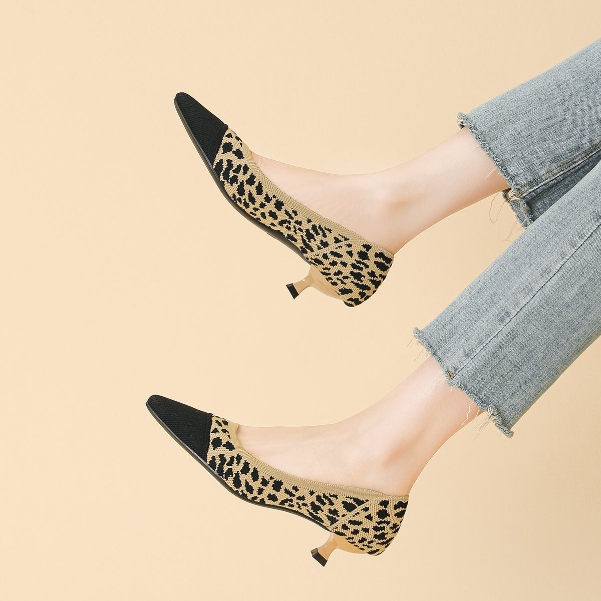 ポインテッドトゥ 浅口 4cmキトゥンヒール パンプス