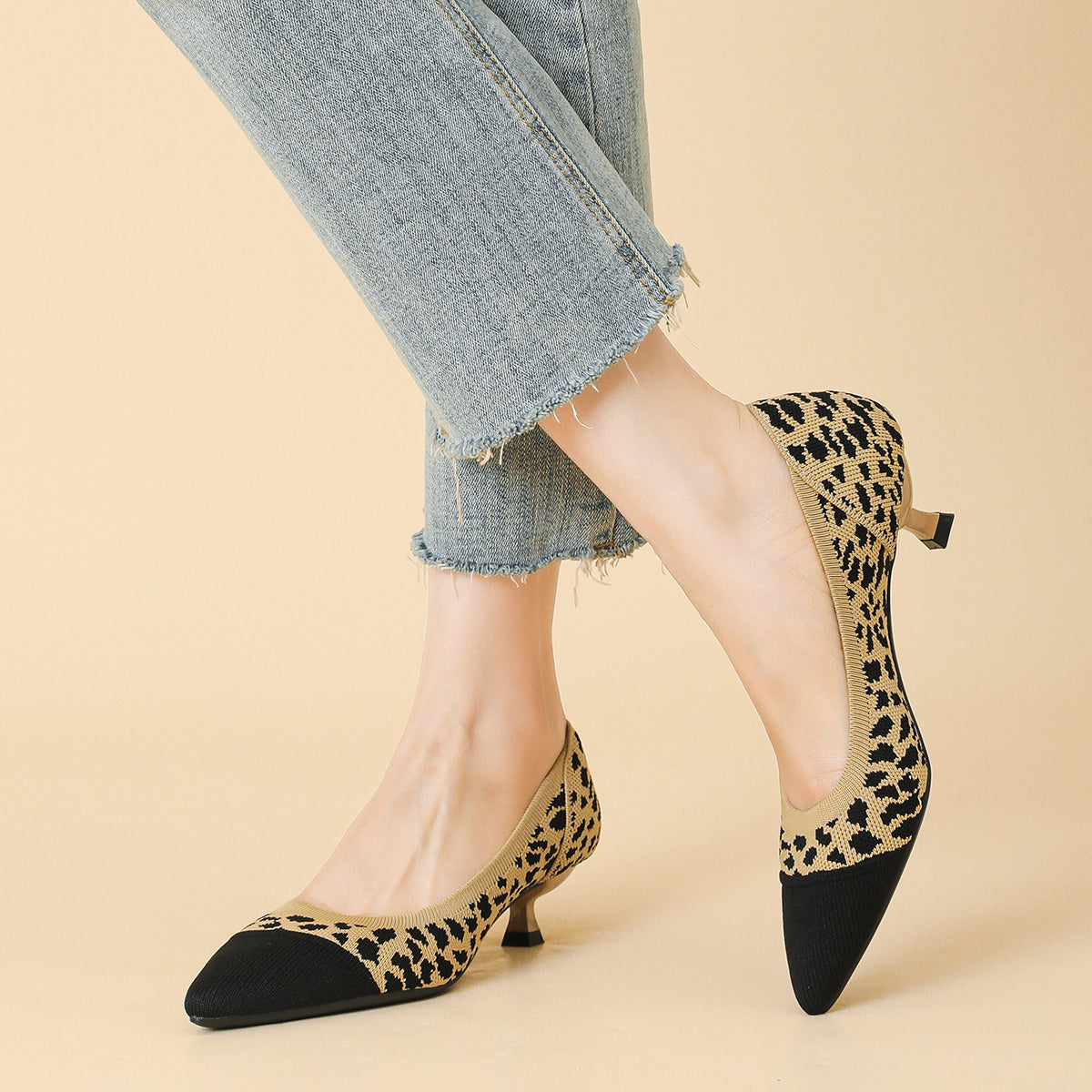 ポインテッドトゥ 浅口 4cmキトゥンヒール パンプス