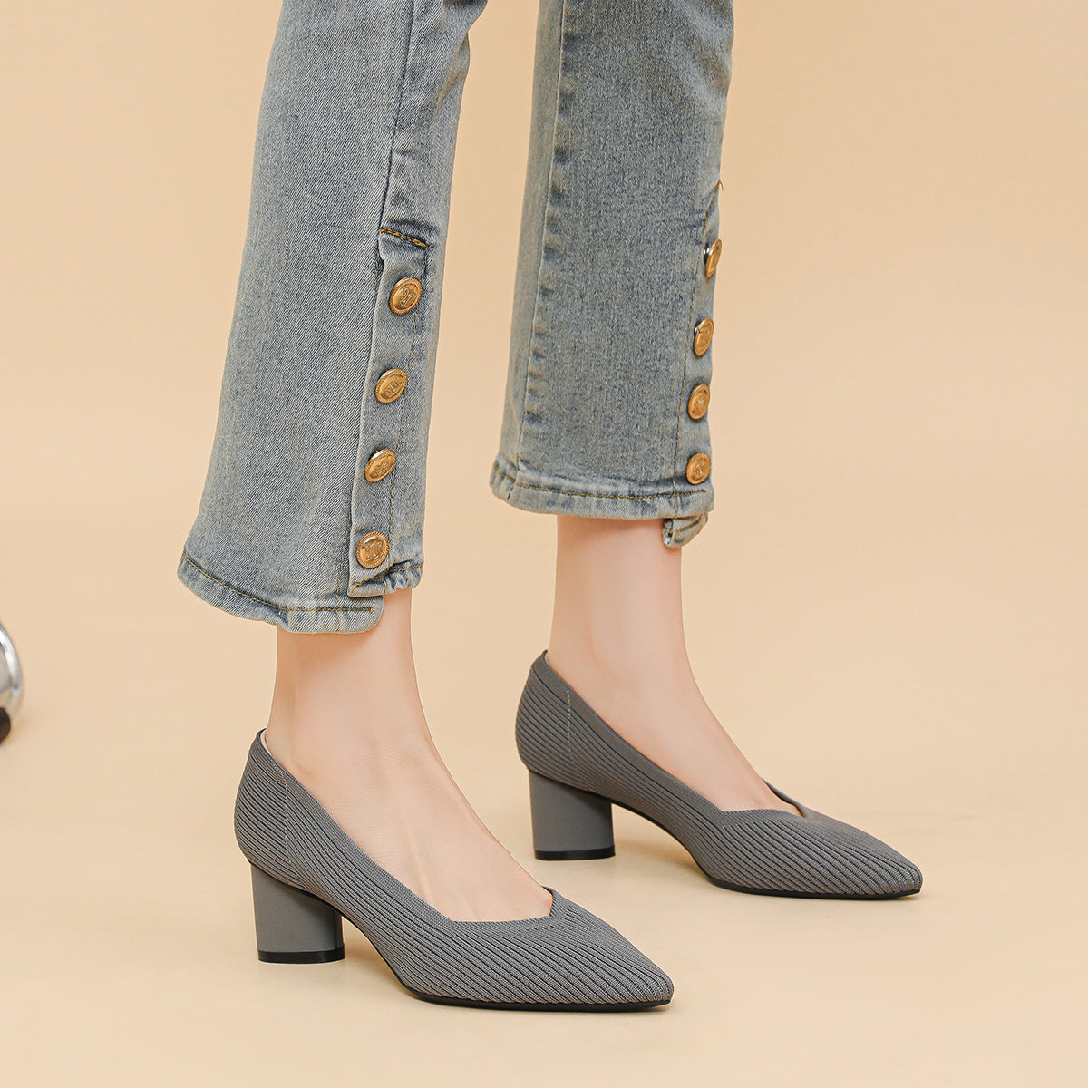 尖トゥVカット太ヒールパンプス(6cmヒール)