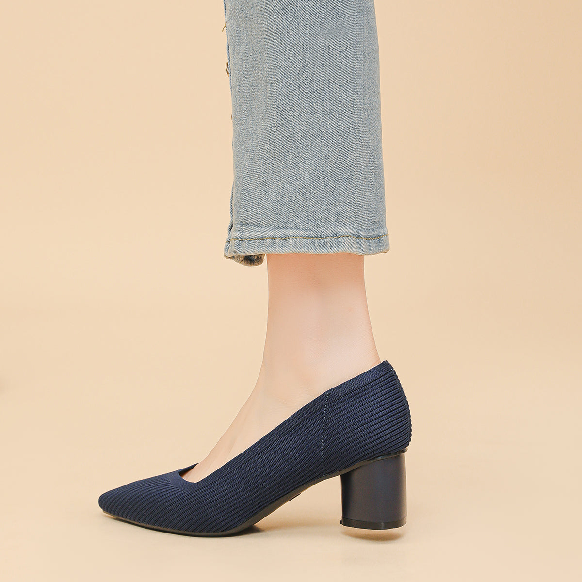 尖トゥVカット太ヒールパンプス(6cmヒール)