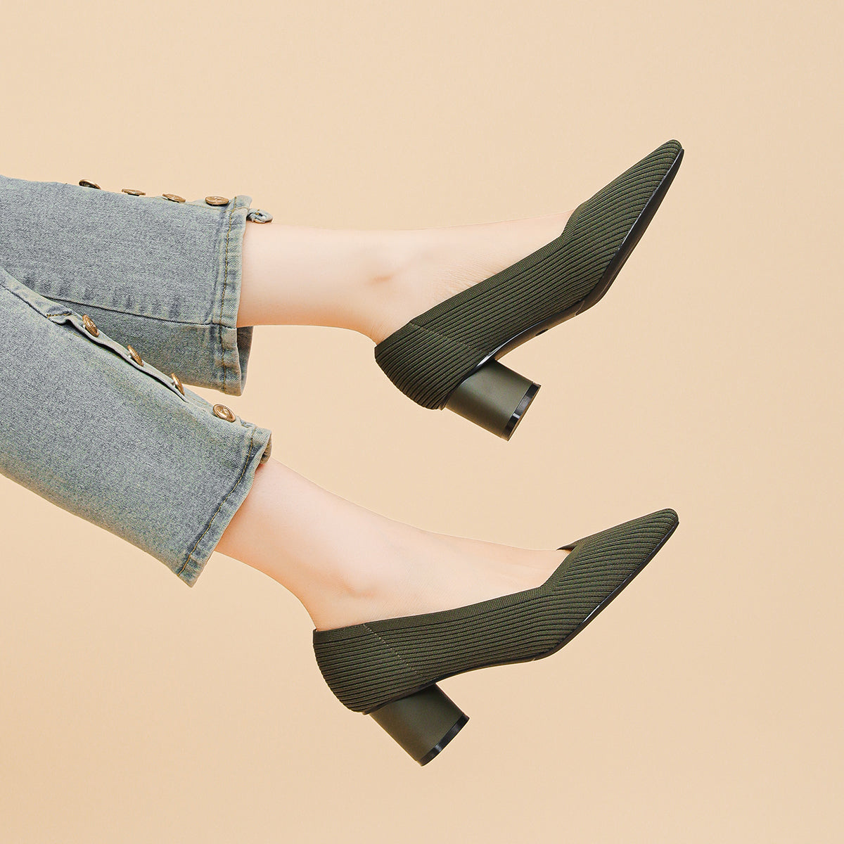 尖トゥVカット太ヒールパンプス(6cmヒール)