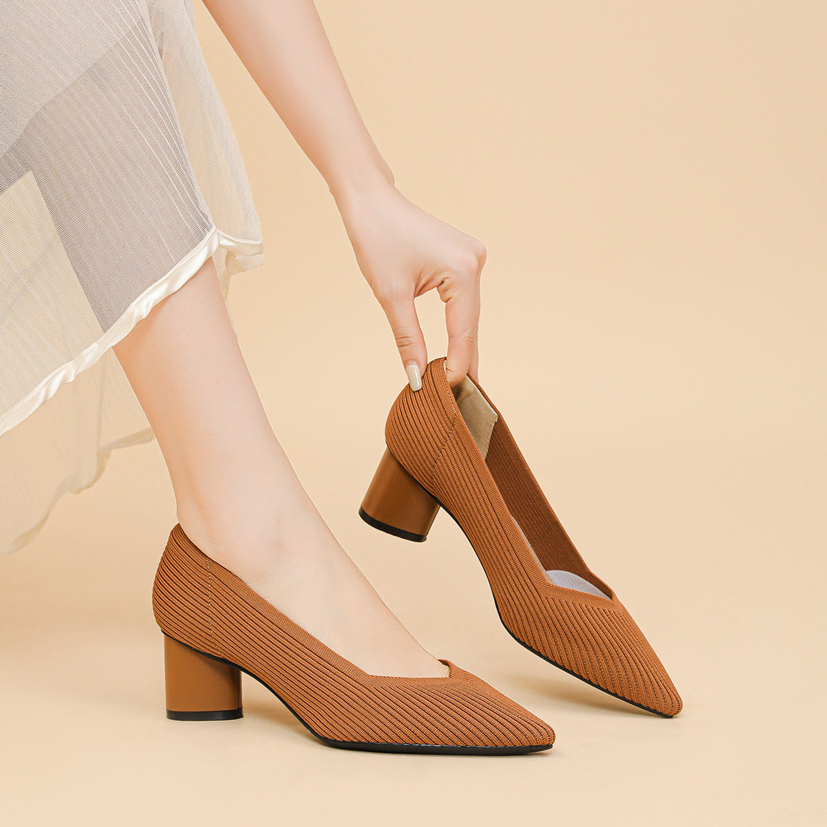 尖トゥVカット太ヒールパンプス(6cmヒール)