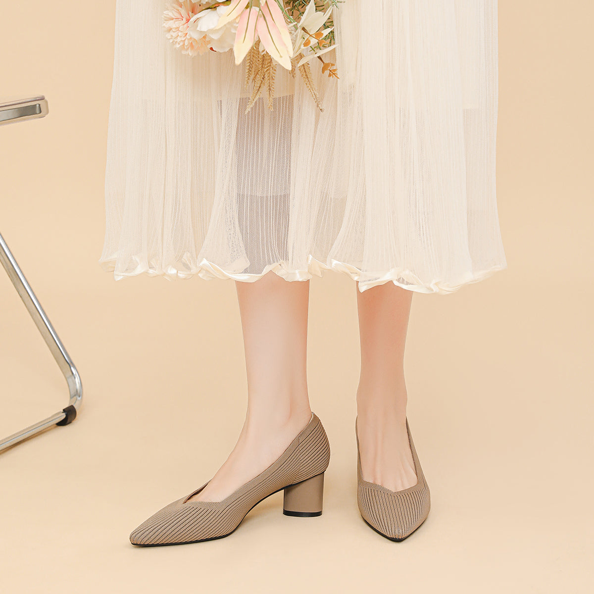 尖トゥVカット太ヒールパンプス(6cmヒール)