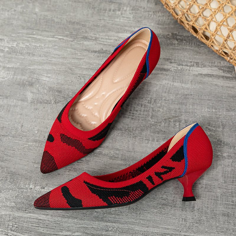 尖ったトゥの浅口プリンセスパンプス・ミドルハイヒール