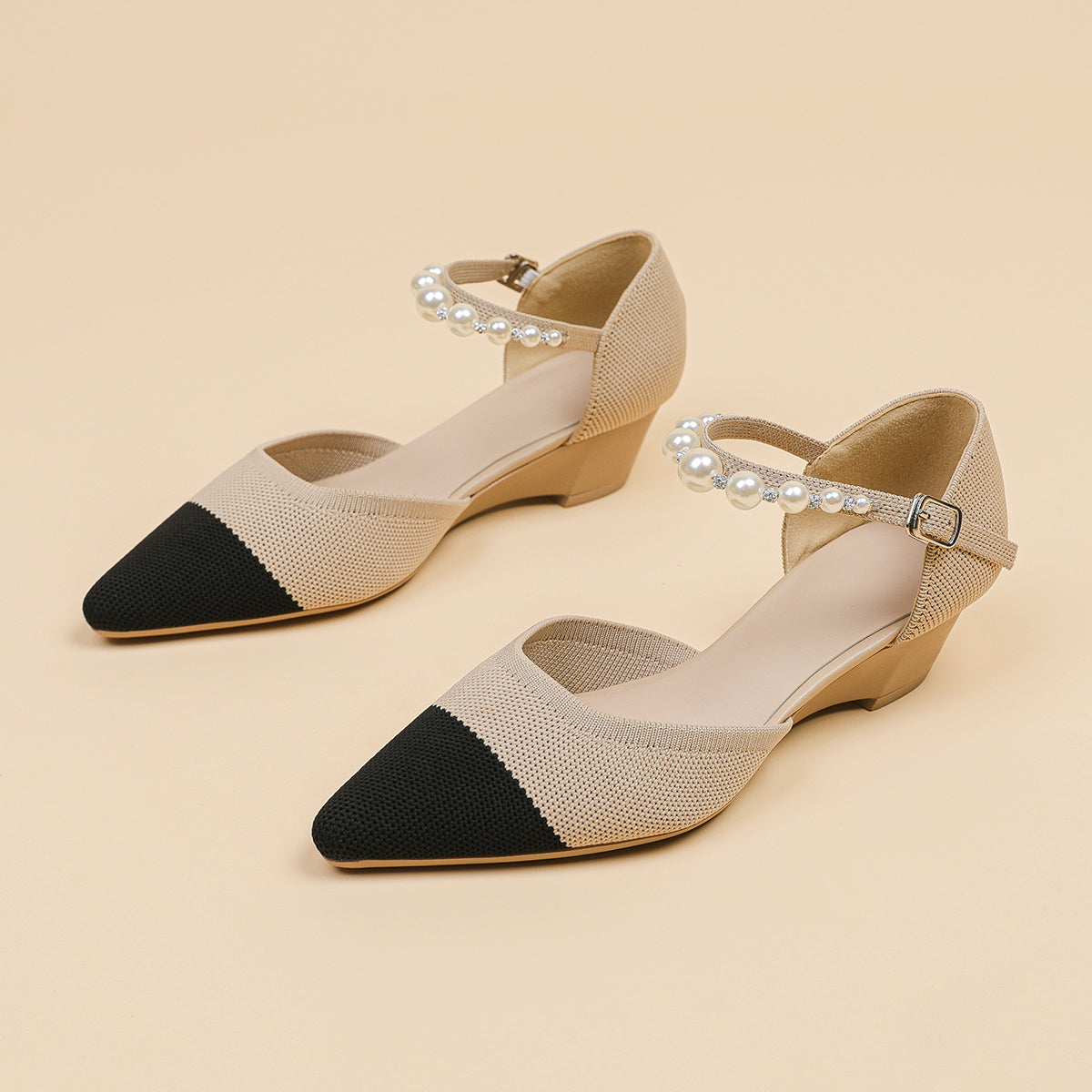 尖頭パールストラップウェッジヒールシューズ