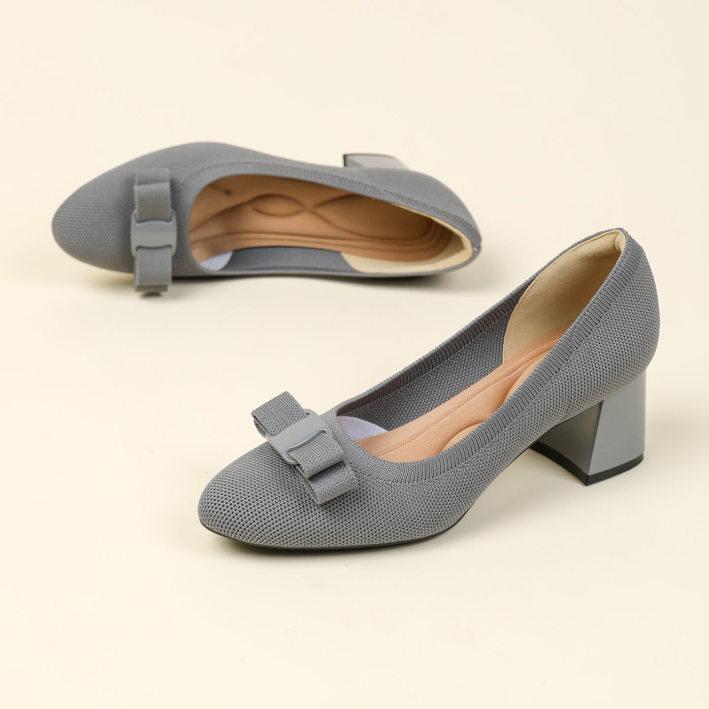 リボン付きチャンキーヒールパンプス