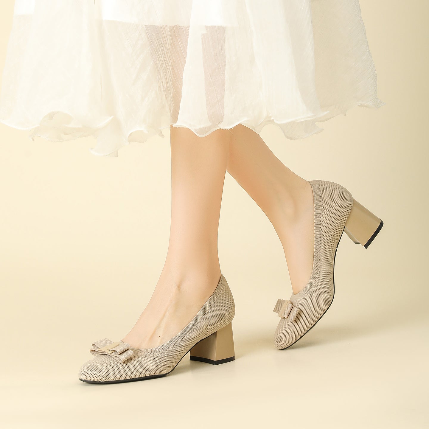 リボン付きチャンキーヒールパンプス
