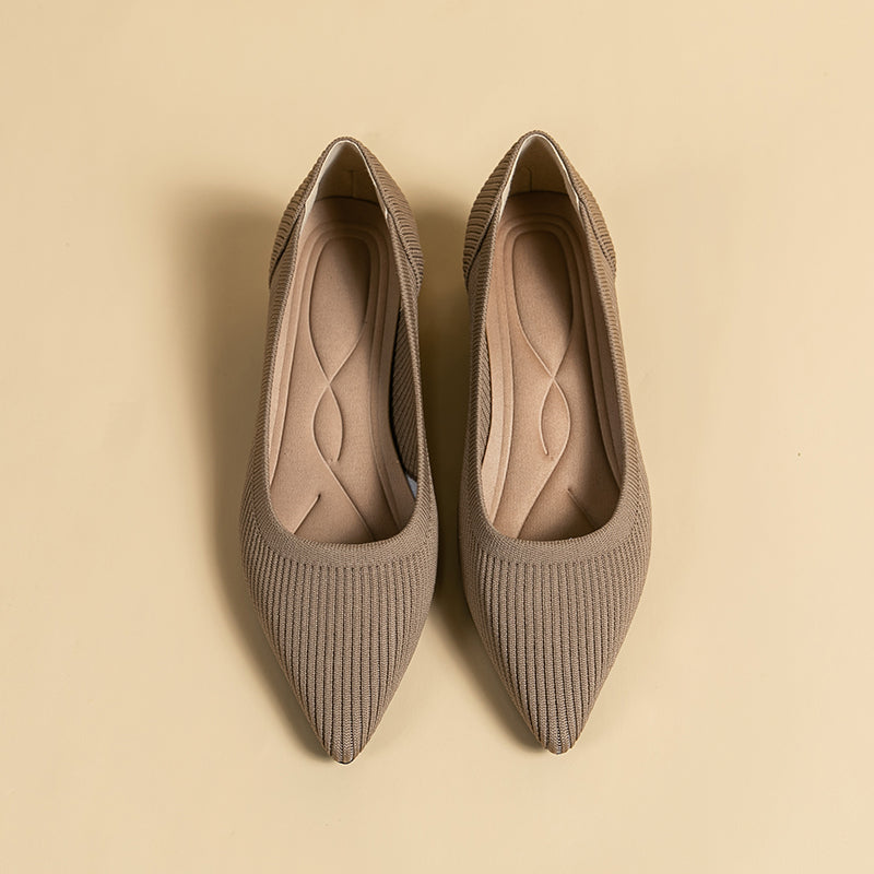 尖ったトゥの浅口粗ヒールカジュアルパンプス(中ヒール4cm)