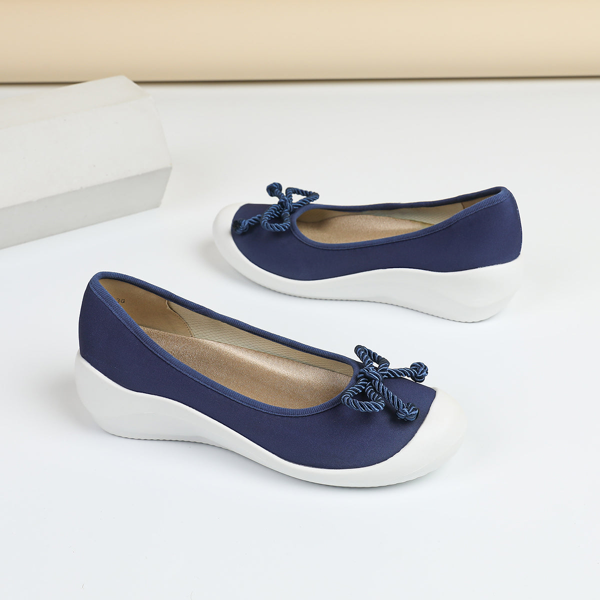 リボンデザイン ラウンドトゥ ウェッジシューズ