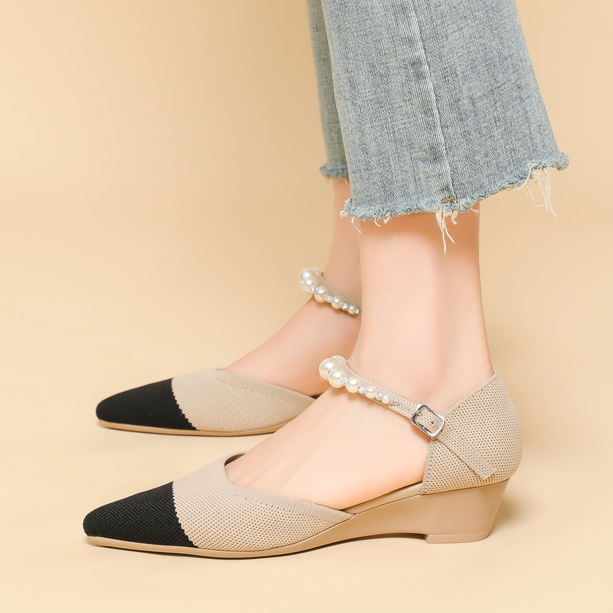 尖頭パールストラップウェッジヒールシューズ