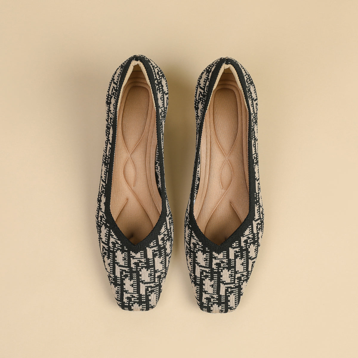 スクエアトゥVカット粗ヒールパンプス(6cmハイヒール)