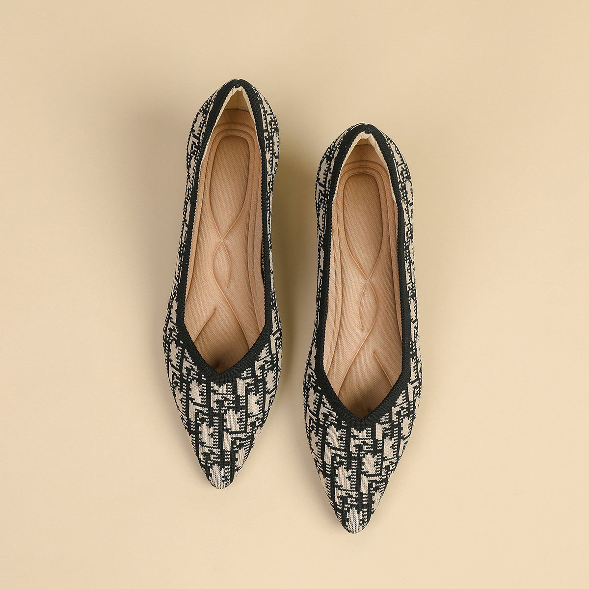 尖トゥVカット太ヒールパンプス(6cmヒール)