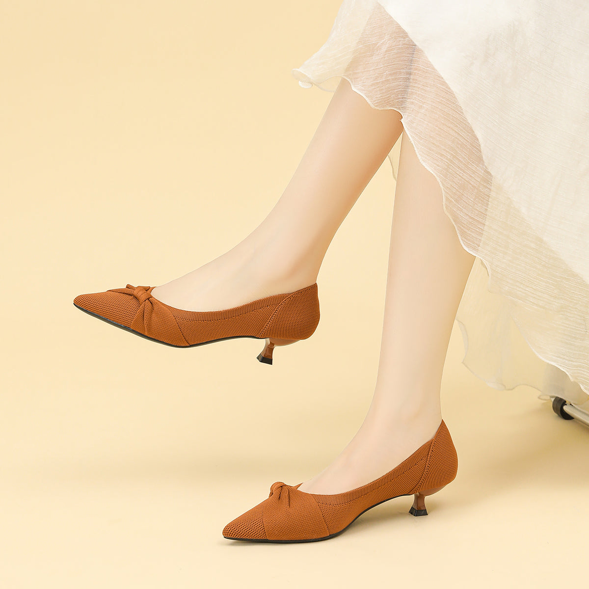 リボン付き ポインテッドトゥ キトゥンヒールパンプス レディース