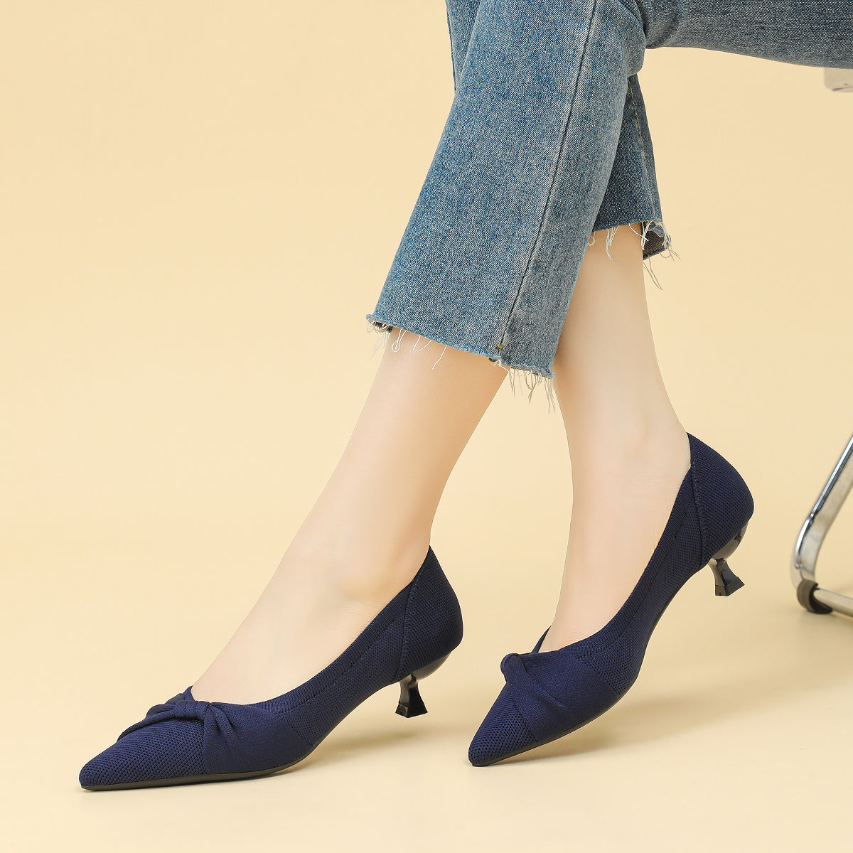 リボン付き ポインテッドトゥ キトゥンヒールパンプス レディース