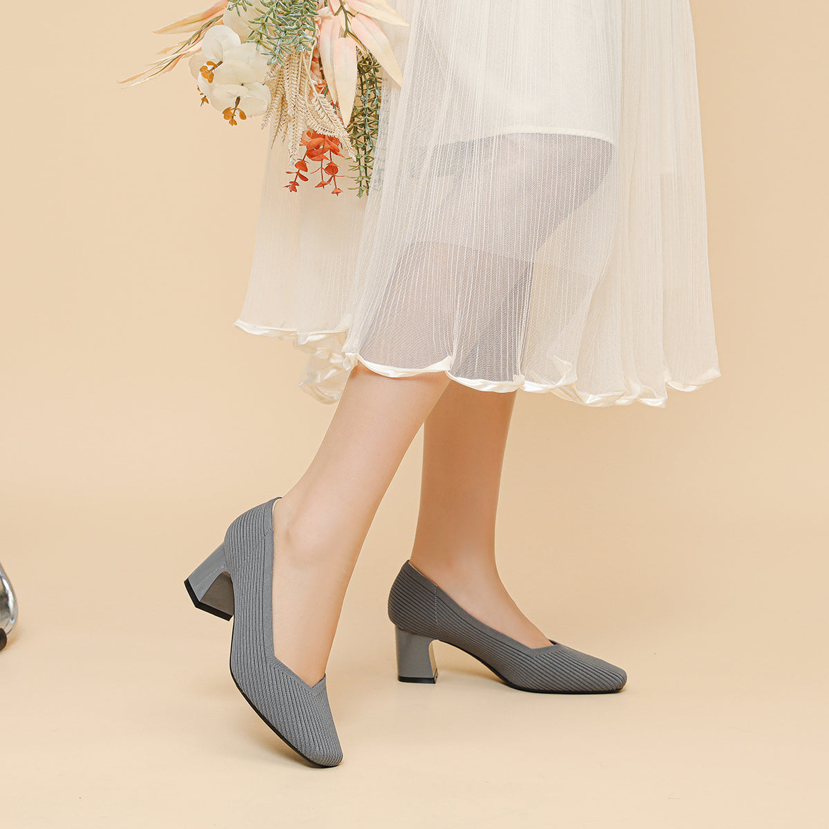 スクエアトゥVカット粗ヒールパンプス(6cmハイヒール)