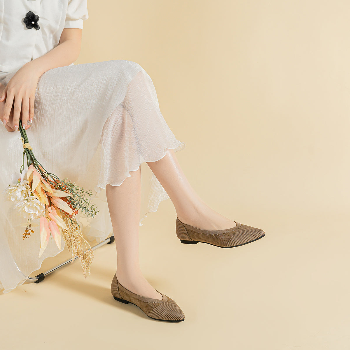 尖頭鏤空フラットシューズ