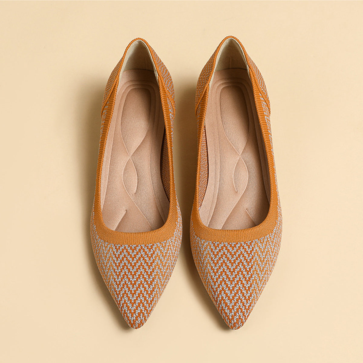 尖ったトゥの浅口プリンセスパンプス・ミドルハイヒール