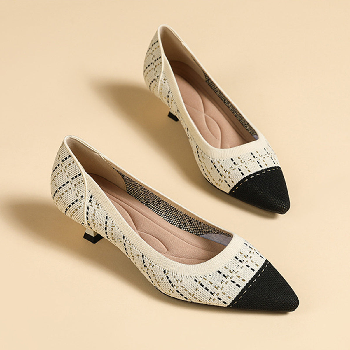 尖ったトゥの浅口プリンセスパンプス・ミドルハイヒール