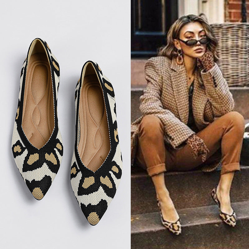 尖ったトゥの浅口フラットシューズ・シングルシューズ