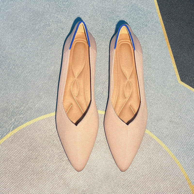 尖ったトゥの浅口フラットシューズ・シングルシューズ