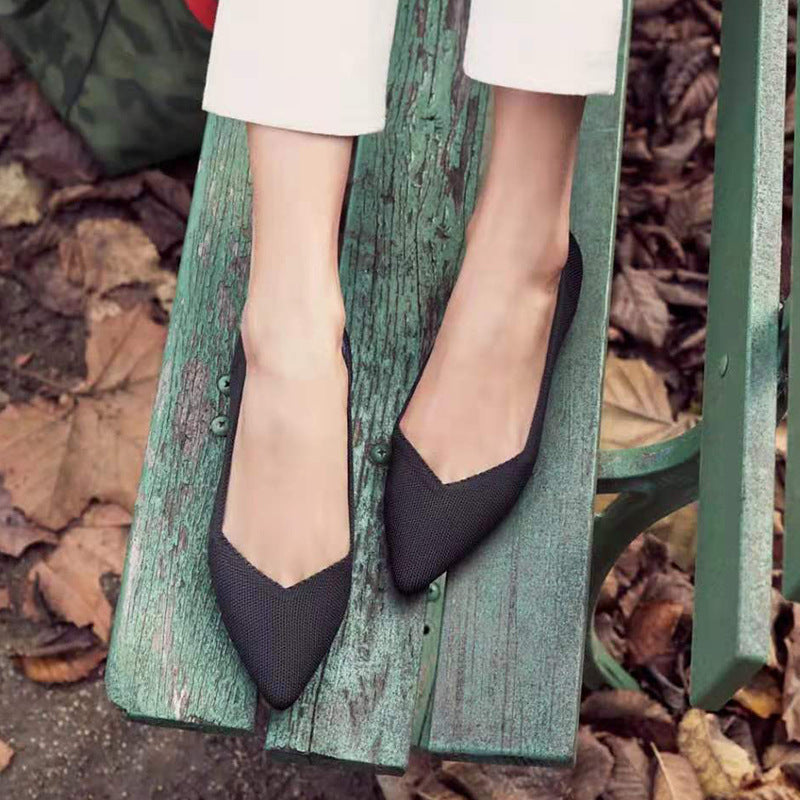 尖ったトゥの浅口フラットシューズ・シングルシューズ