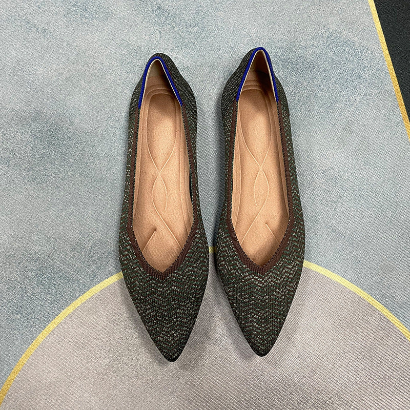 尖ったトゥの浅口フラットシューズ・シングルシューズ