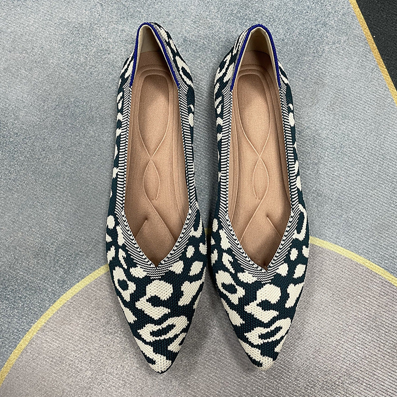 尖ったトゥの浅口フラットシューズ・シングルシューズ