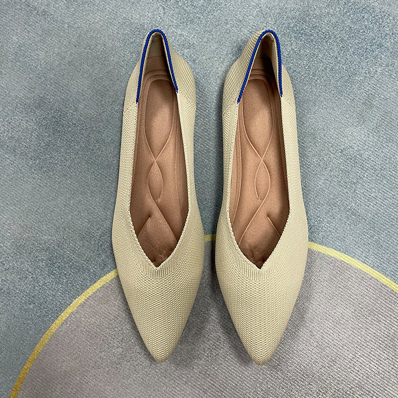 尖ったトゥの浅口フラットシューズ・シングルシューズ