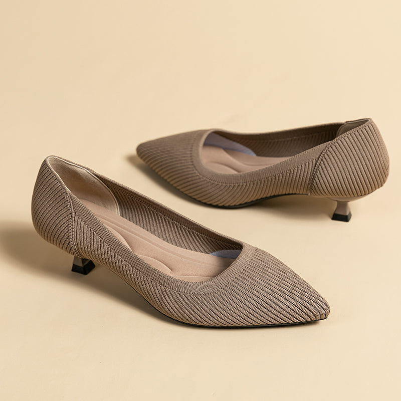 尖ったトゥの浅口プリンセスパンプス・ミドルハイヒール