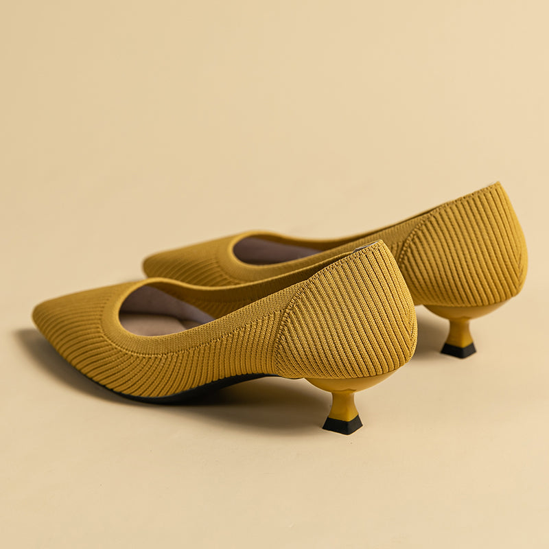 尖ったトゥの浅口プリンセスパンプス・ミドルハイヒール