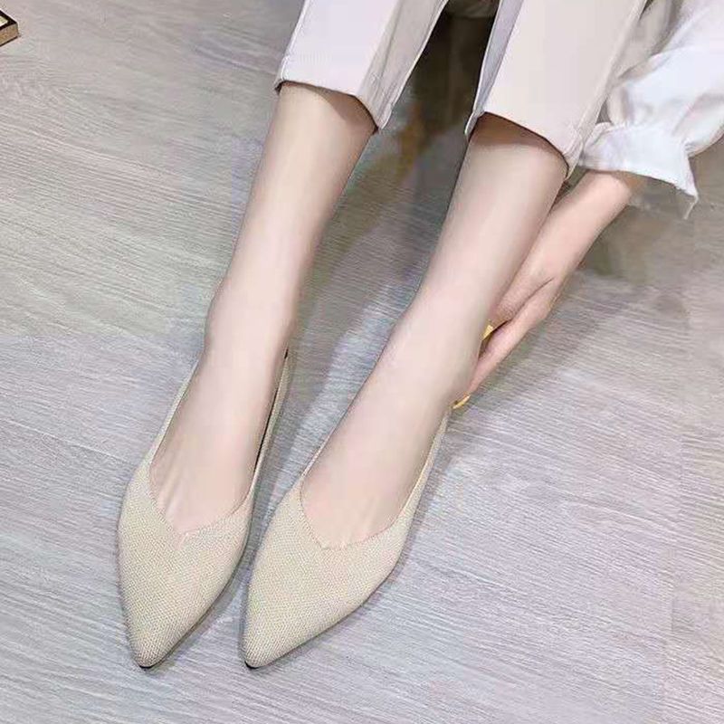 尖ったトゥの浅口フラットシューズ・シングルシューズ