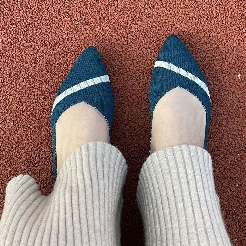 尖ったトゥの浅口フラットシューズ・シングルシューズ