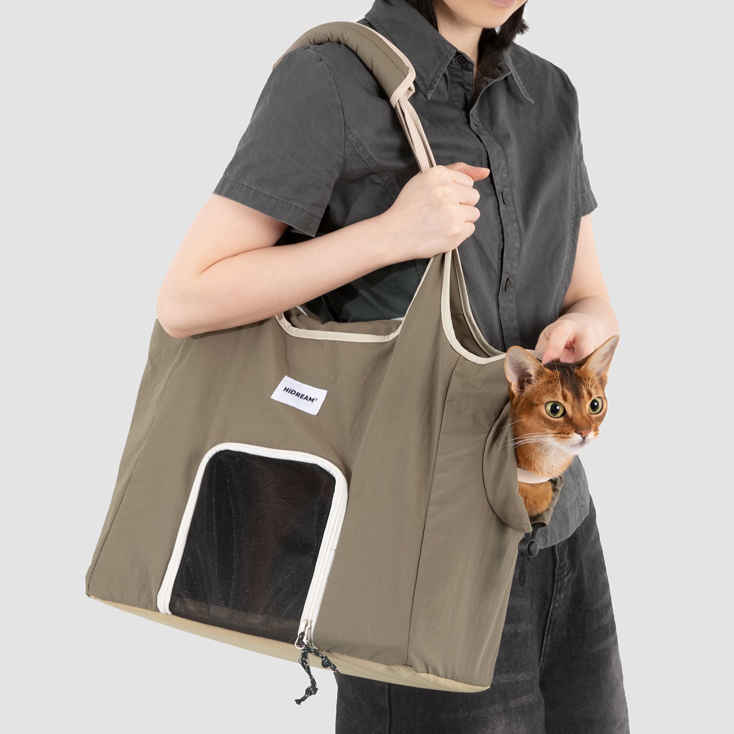軽量ペットショルダーキャリーバッグ｜通気メッシュ・防水仕様・小型犬猫対応