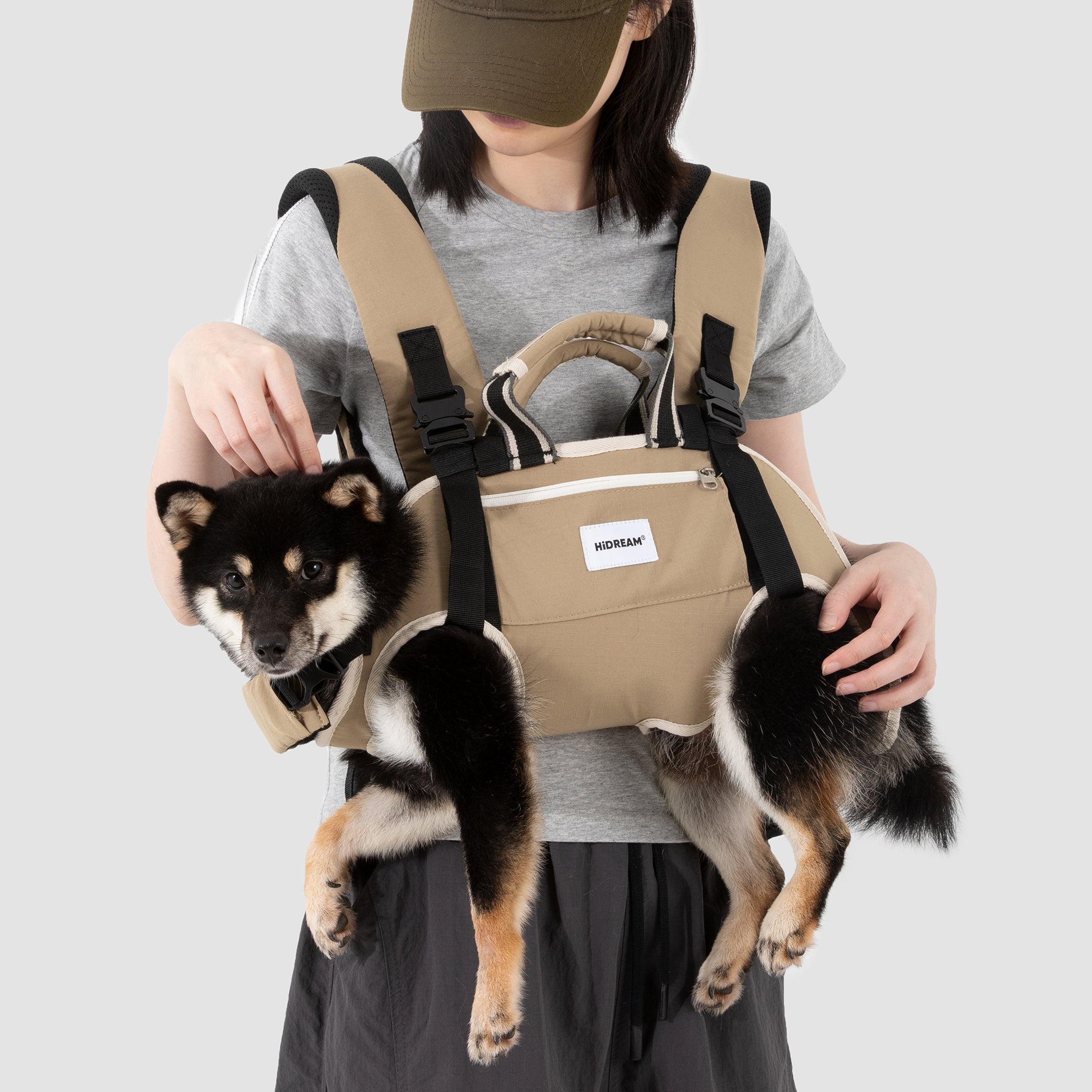 ペット用リュック｜犬猫兼用・サポート設計キャリーバッグ | Pet HiDREAM
