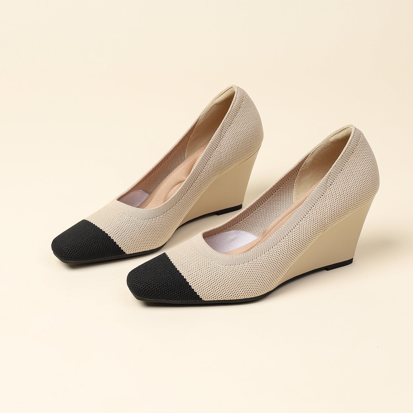 8cmウェッジヒールのストレッチニットパンプス