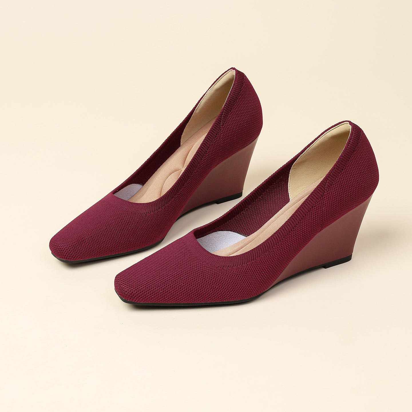 8cmウェッジヒールのストレッチニットパンプス