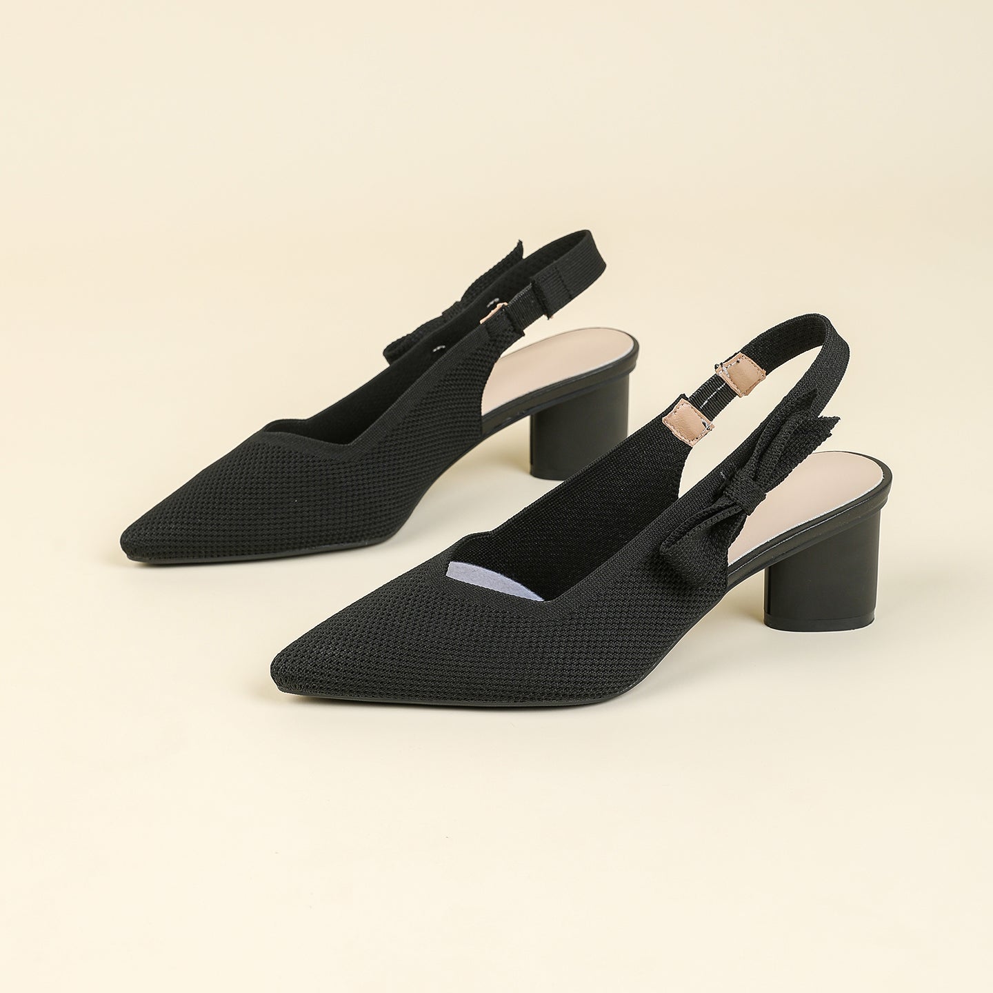 上品な尖頭デザインの後ろリボン付き太ヒールサンダル